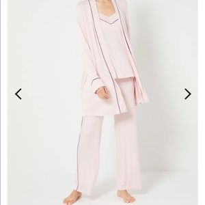 Pea in the Pod Nursing 3 piece sleep set size M never been worn! Tag on!